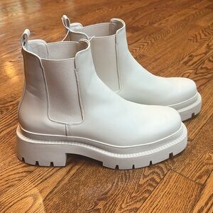 NWT Chunky Boots Beige Size 9